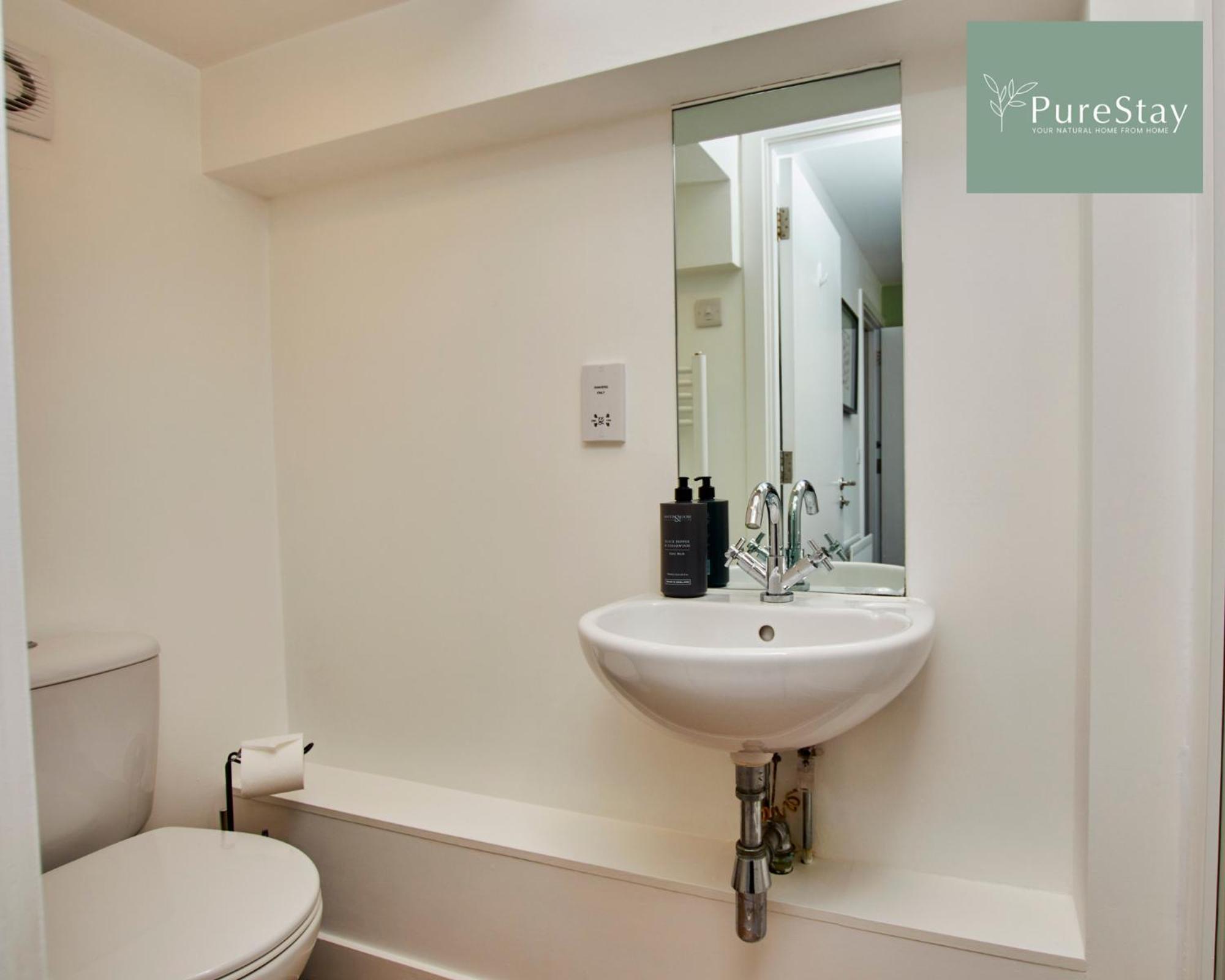 Beautiful Four Bed House By Purestay Short Lets & Serviced Accommodation Coventry With Parking Exterior foto